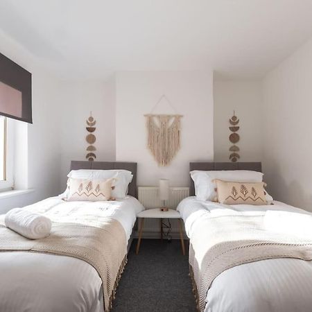 Beautiful 4 Bedroom House 독서 외부 사진