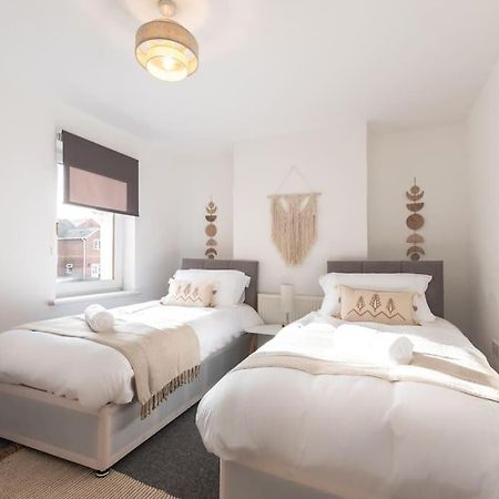 Beautiful 4 Bedroom House 독서 외부 사진