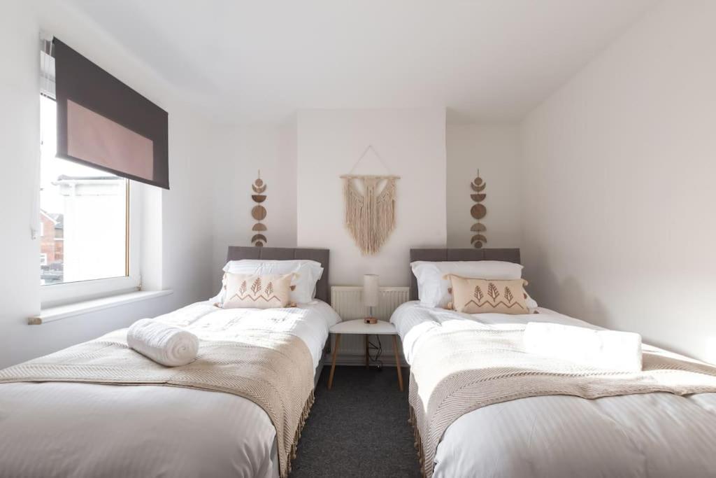 Beautiful 4 Bedroom House 독서 외부 사진