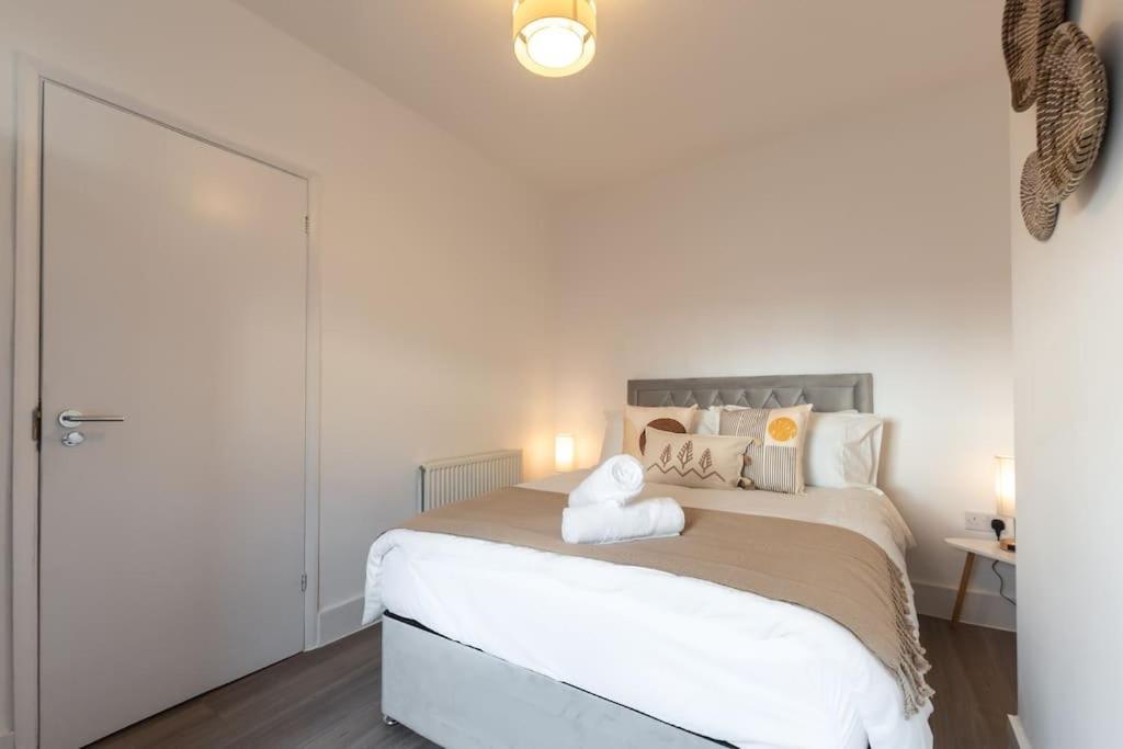 Beautiful 4 Bedroom House 독서 외부 사진