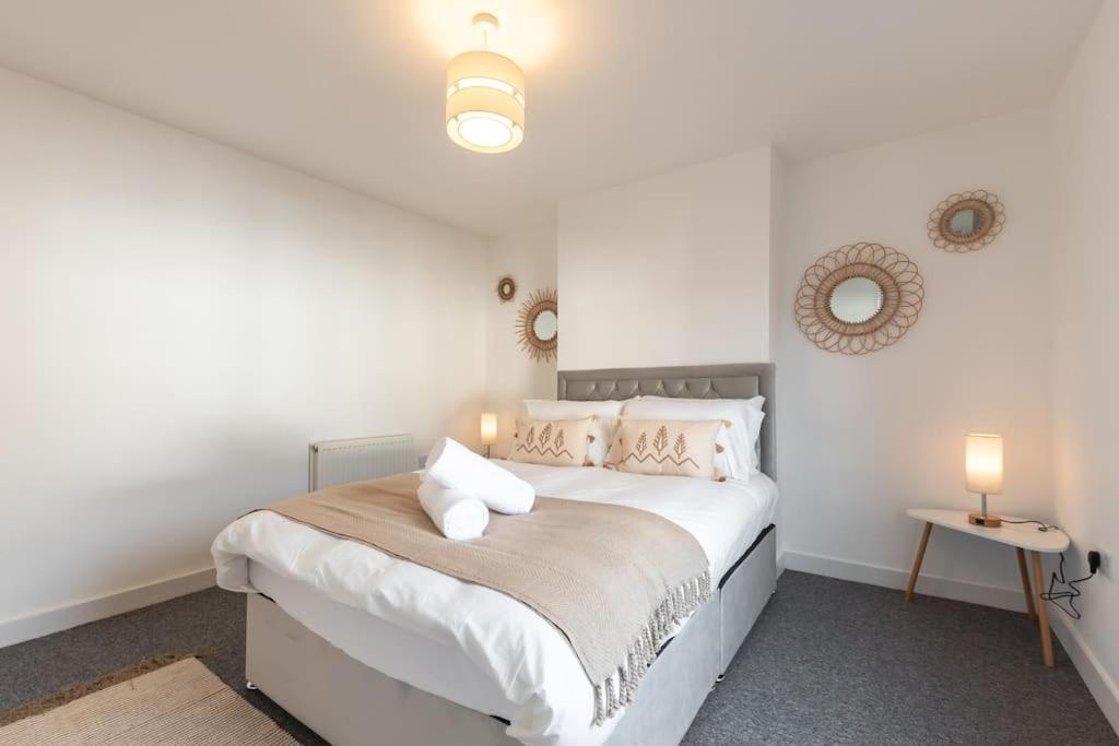 Beautiful 4 Bedroom House 독서 외부 사진